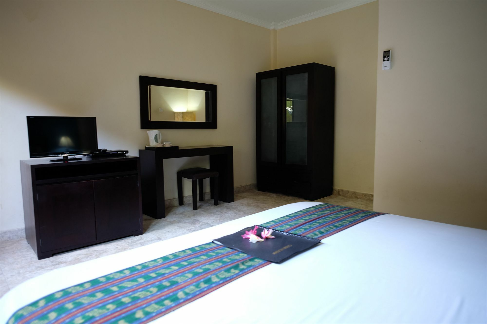 נוסא דואה Ellies Hotel מראה חיצוני תמונה
